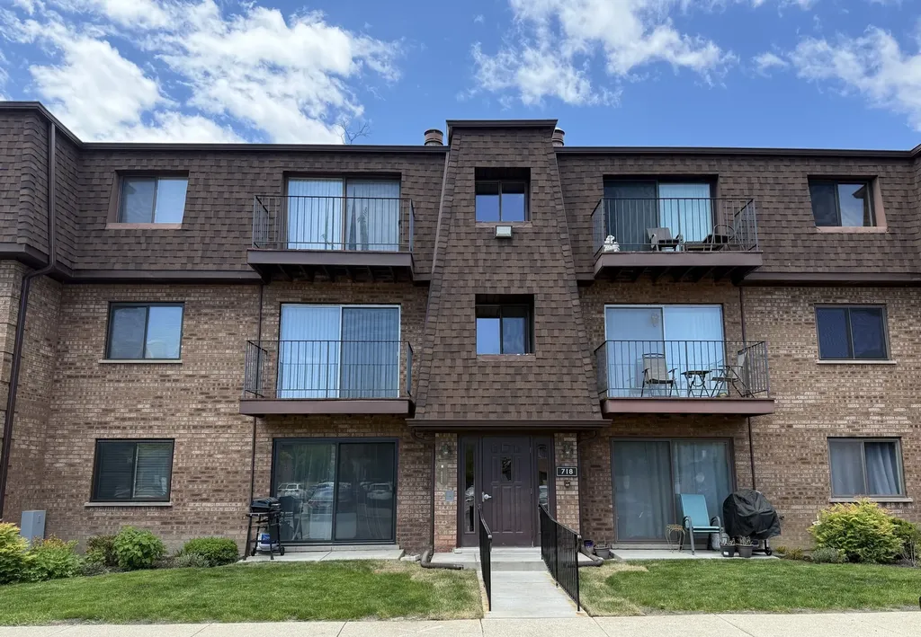 718 Cobblestone Circle Glenview IL 60025