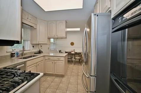 4351 West Chase Avenue Lincolnwood IL 60712