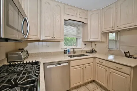 4351 West Chase Avenue Lincolnwood IL 60712