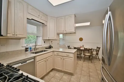 4351 West Chase Avenue Lincolnwood IL 60712