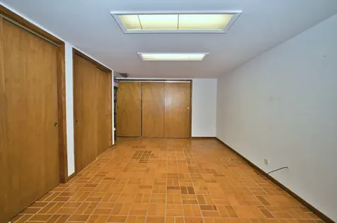 4351 West Chase Avenue Lincolnwood IL 60712