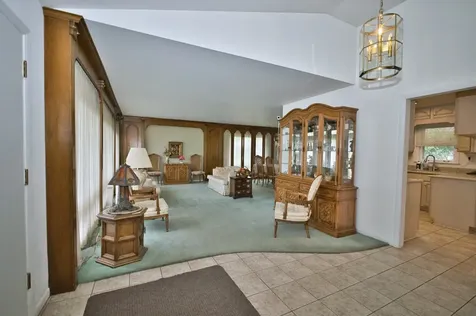 4351 West Chase Avenue Lincolnwood IL 60712