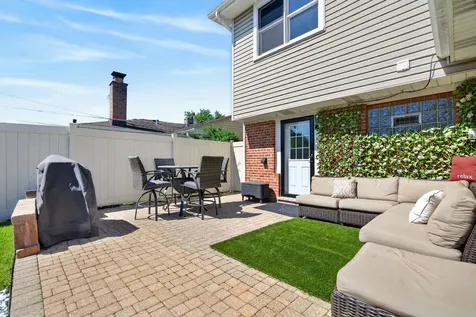 8263 North Washington Street Niles IL 60714