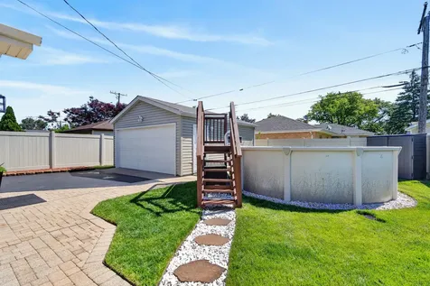 8263 North Washington Street Niles IL 60714