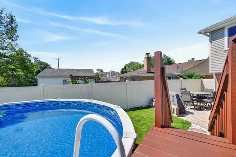 8263 North Washington Street Niles IL 60714