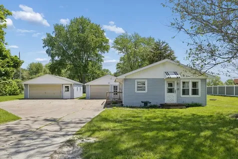 4368 9TH Street East Moline IL 61244