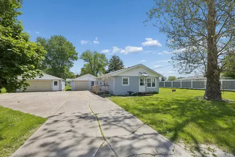 4368 9TH Street East Moline IL 61244