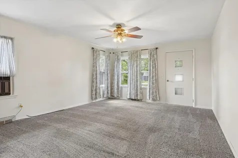 4368 9TH Street East Moline IL 61244