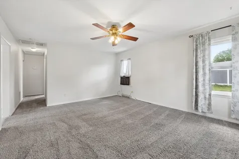 4368 9TH Street East Moline IL 61244