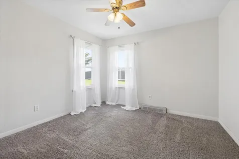 4368 9TH Street East Moline IL 61244