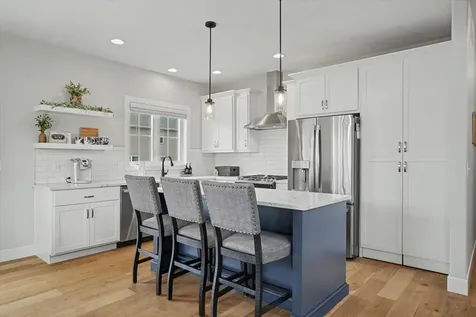 512 Wheatley Drive Mahomet IL 61853