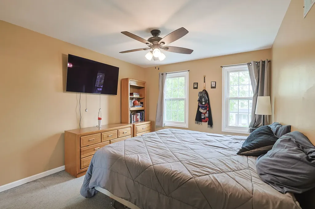 830 Hawk Lane Carol Stream IL 60188