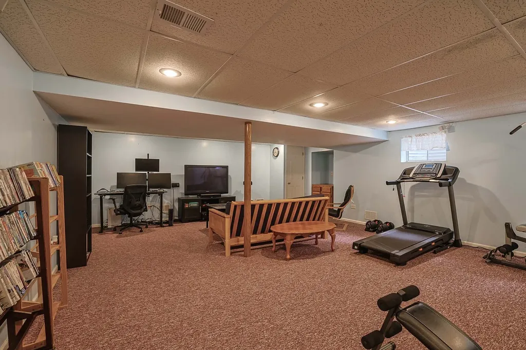 830 Hawk Lane Carol Stream IL 60188