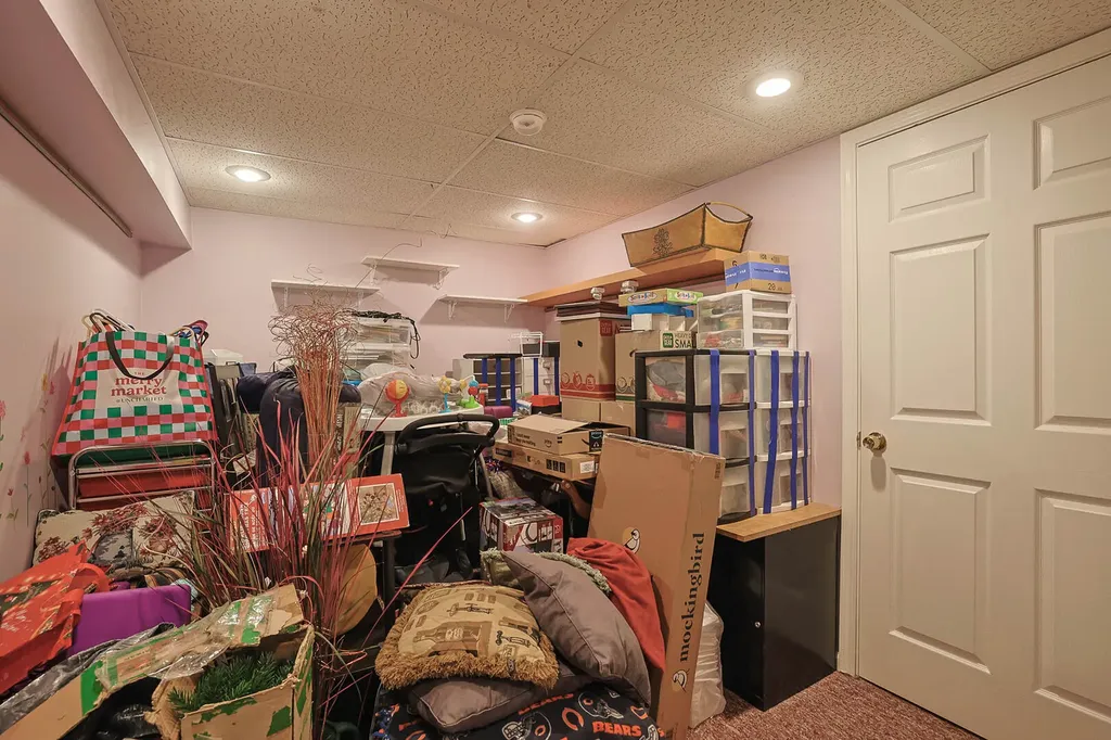 830 Hawk Lane Carol Stream IL 60188