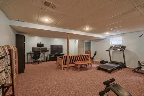 830 Hawk Lane Carol Stream IL 60188