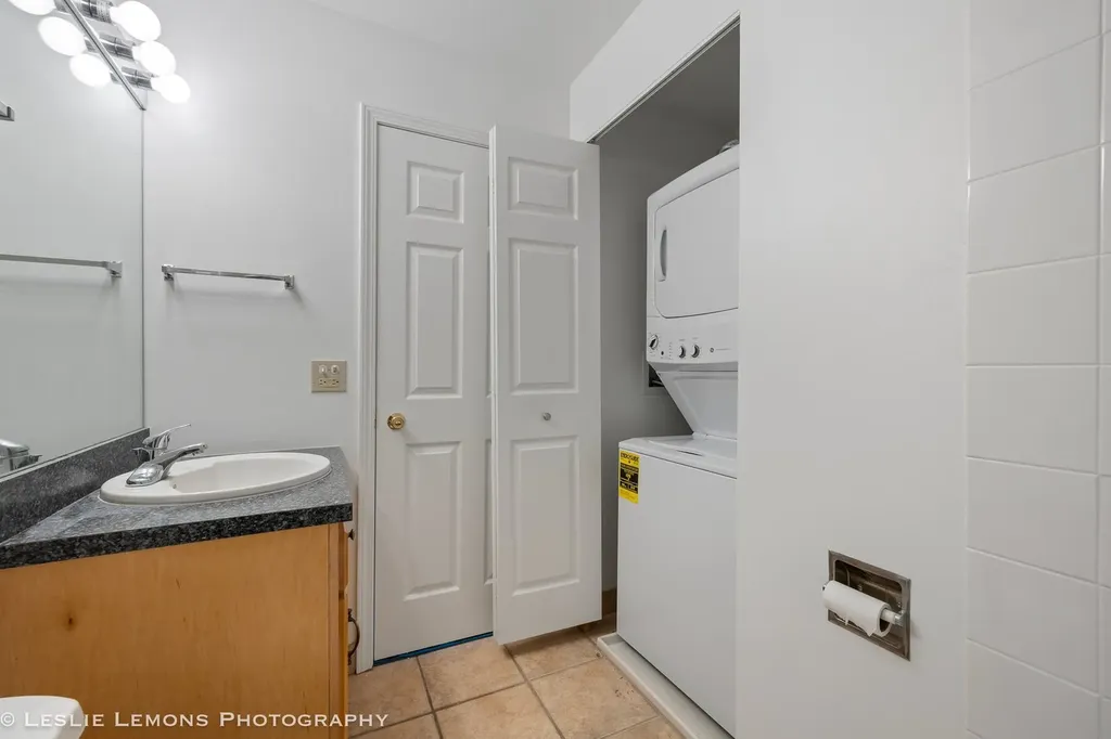 5950 Oakwood Drive Lisle IL 60532