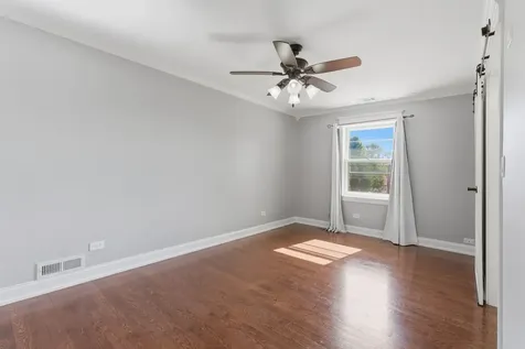 317 Vincent Place Elgin IL 60123