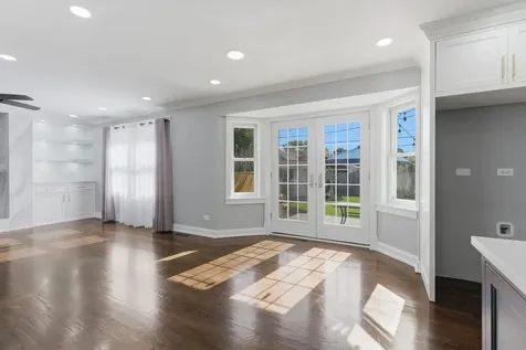 317 Vincent Place Elgin IL 60123