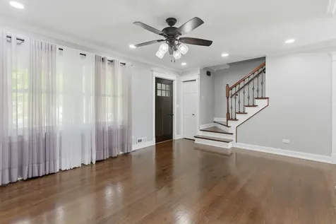 317 Vincent Place Elgin IL 60123