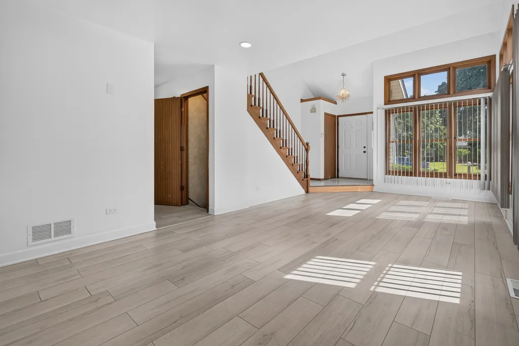1560 Colorado Avenue Aurora IL 60506