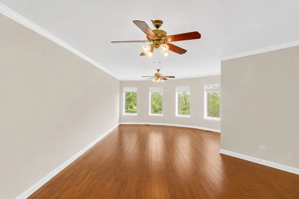 15 Manchester Lane Elmhurst IL 60126