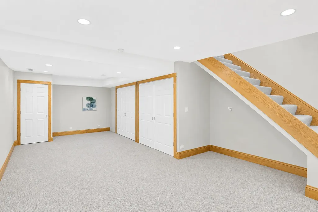 15 Manchester Lane Elmhurst IL 60126
