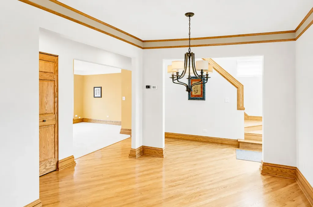 15 Manchester Lane Elmhurst IL 60126