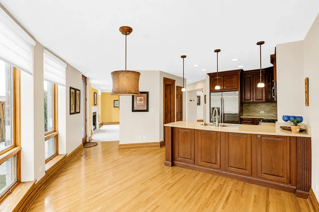 15 Manchester Lane Elmhurst IL 60126