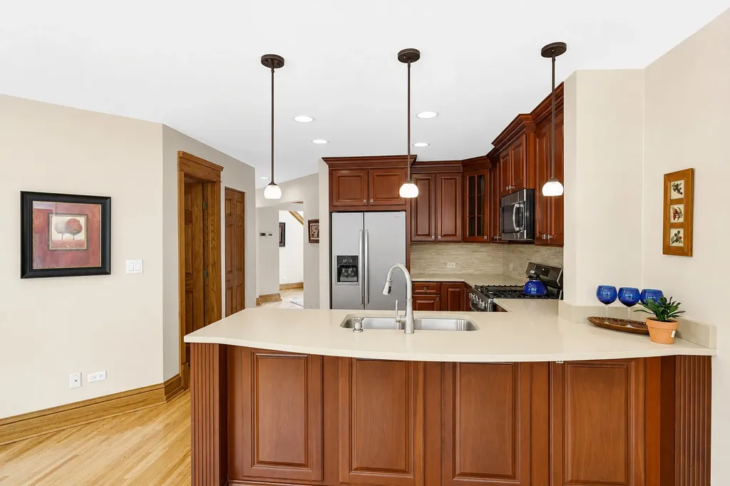 15 Manchester Lane Elmhurst IL 60126