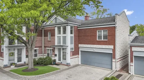 15 Manchester Lane Elmhurst IL 60126