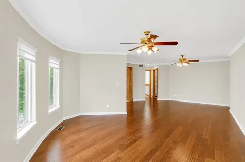 15 Manchester Lane Elmhurst IL 60126