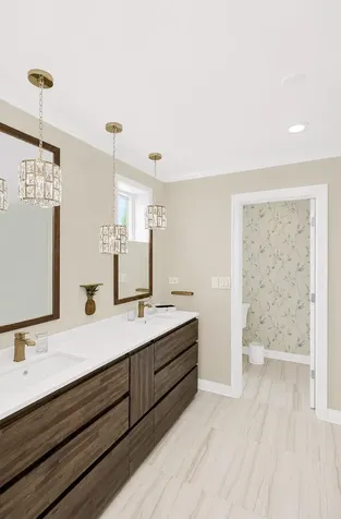 15 Manchester Lane Elmhurst IL 60126