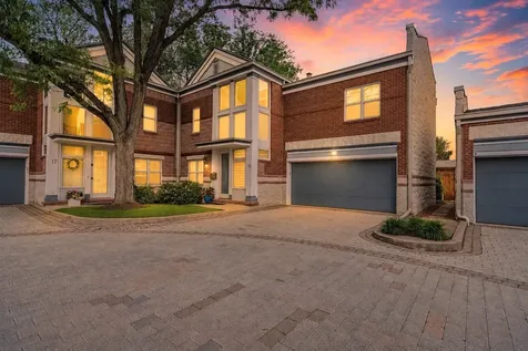 15 Manchester Lane Elmhurst IL 60126