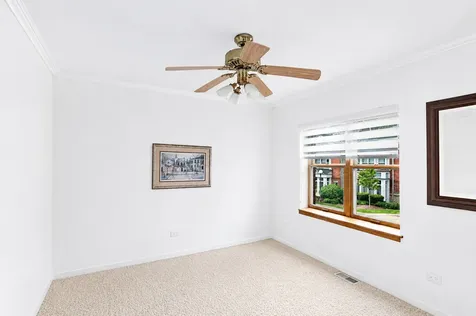 15 Manchester Lane Elmhurst IL 60126