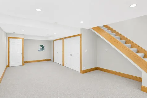 15 Manchester Lane Elmhurst IL 60126