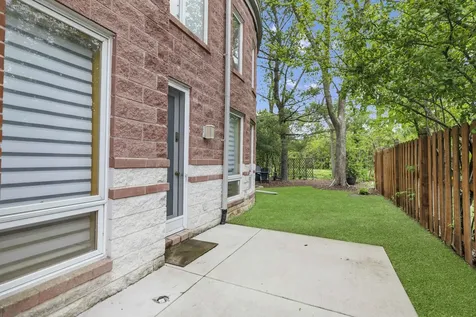 15 Manchester Lane Elmhurst IL 60126