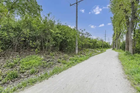 15 Manchester Lane Elmhurst IL 60126