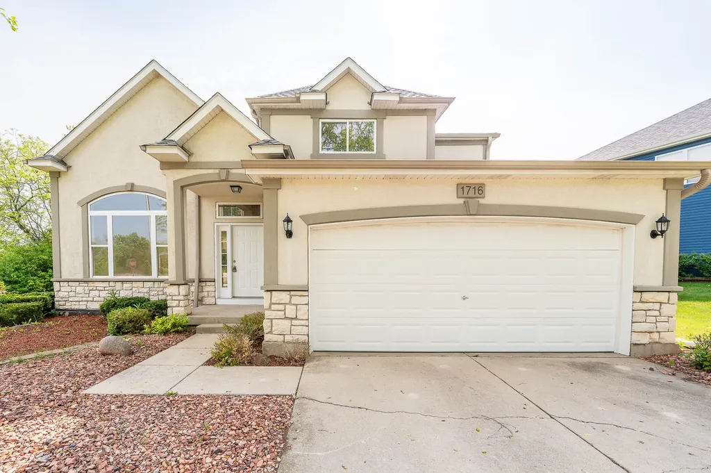 1716 Normandy Woods Court Grayslake IL 60030