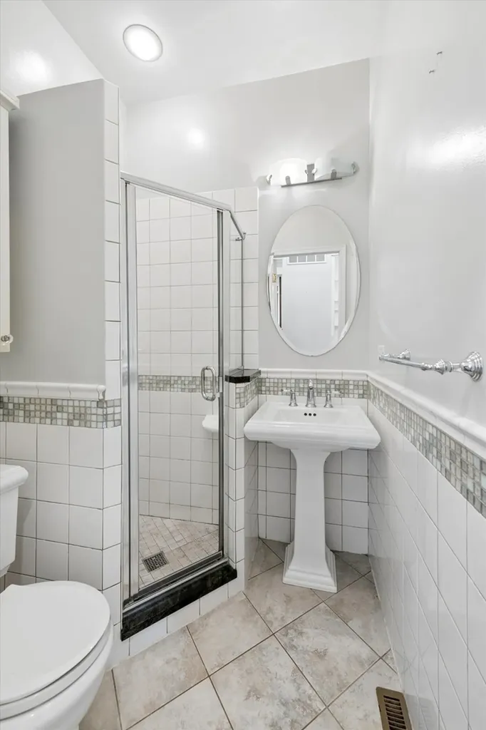 1454 West Cuyler Avenue Chicago IL 60613