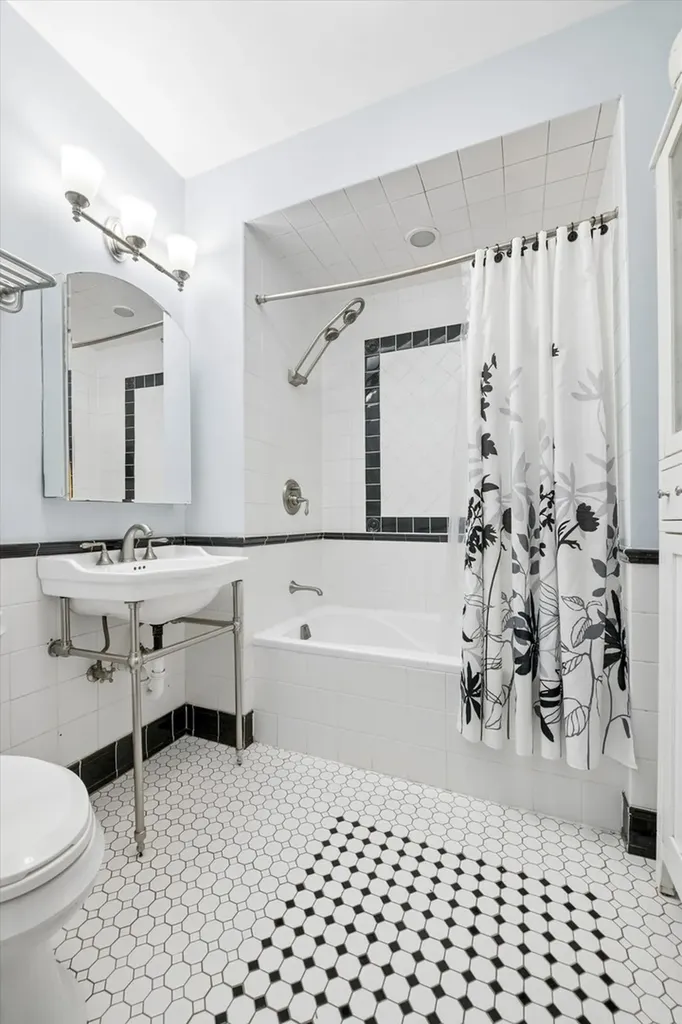 1454 West Cuyler Avenue Chicago IL 60613