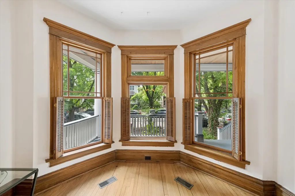 1454 West Cuyler Avenue Chicago IL 60613