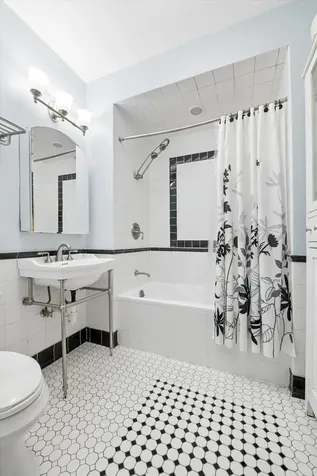 1454 West Cuyler Avenue Chicago IL 60613