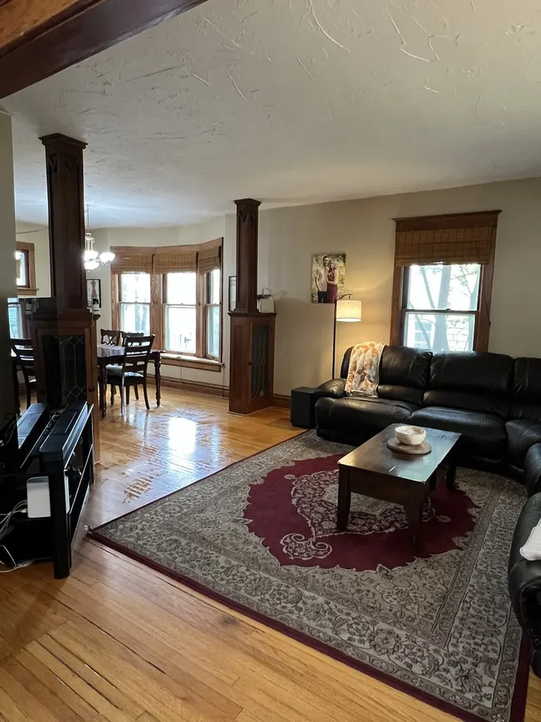 519 Palace Street Aurora IL 60506