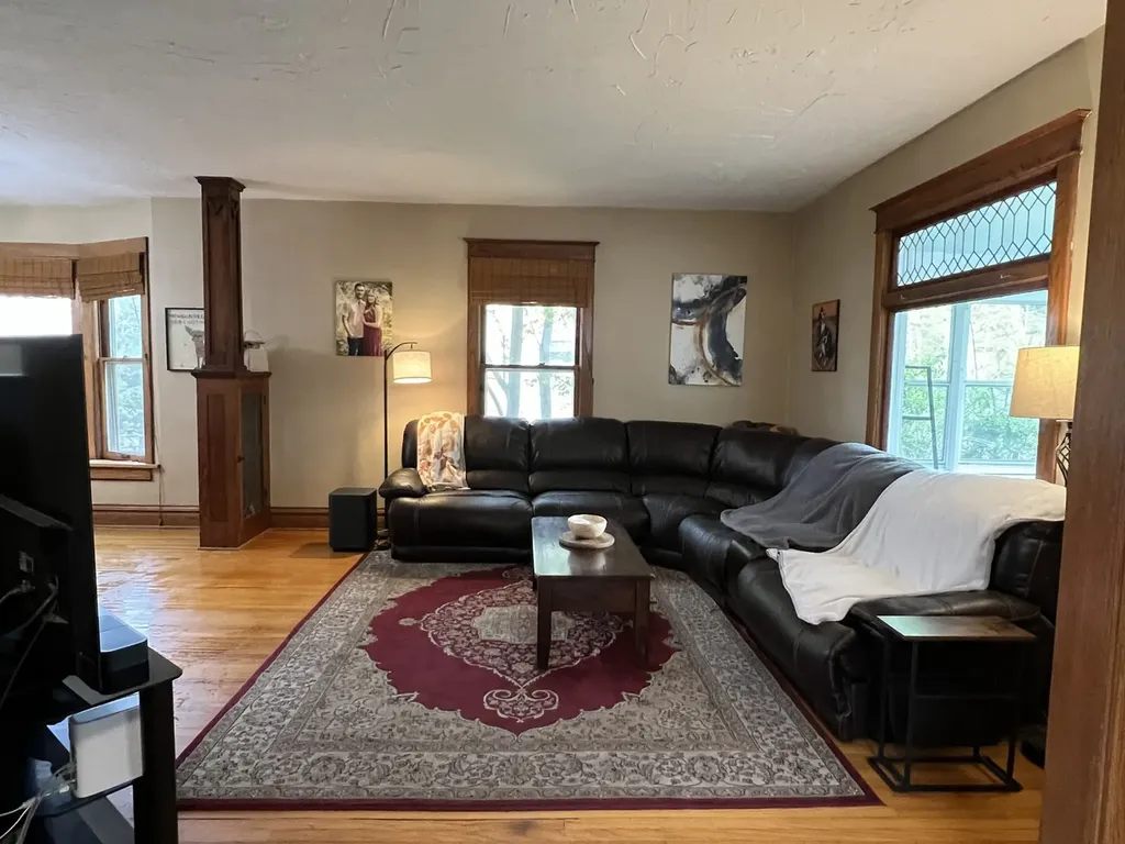 519 Palace Street Aurora IL 60506
