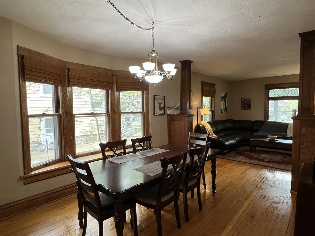 519 Palace Street Aurora IL 60506