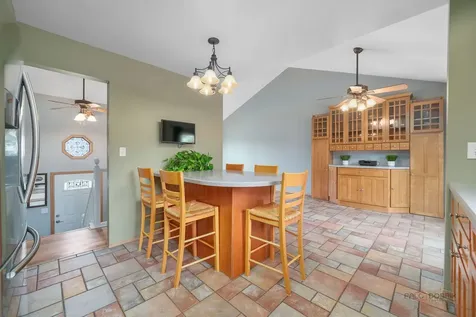 829 Colony Court Lindenhurst IL 60046