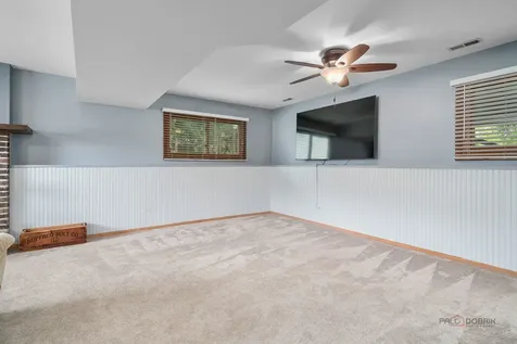 829 Colony Court Lindenhurst IL 60046