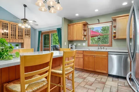 829 Colony Court Lindenhurst IL 60046