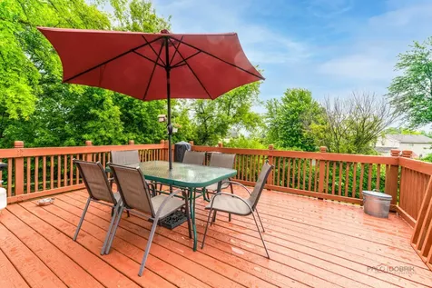 829 Colony Court Lindenhurst IL 60046