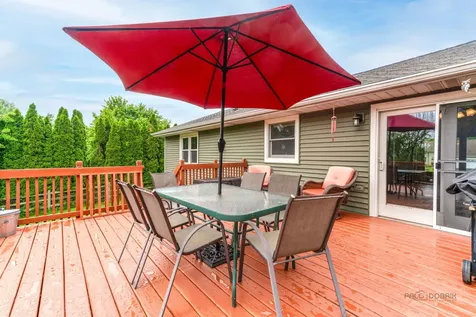 829 Colony Court Lindenhurst IL 60046